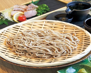 喉越し抜群！イタリア風や自家製ダシなど、 そばを3とおりの味わいで楽しむ「蕎麦酒房 ふくまる」