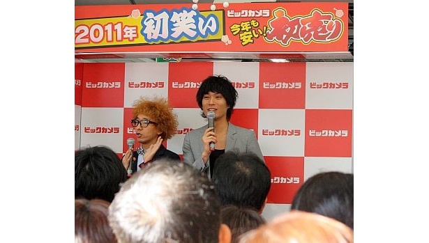 大勢の一般客が集まった