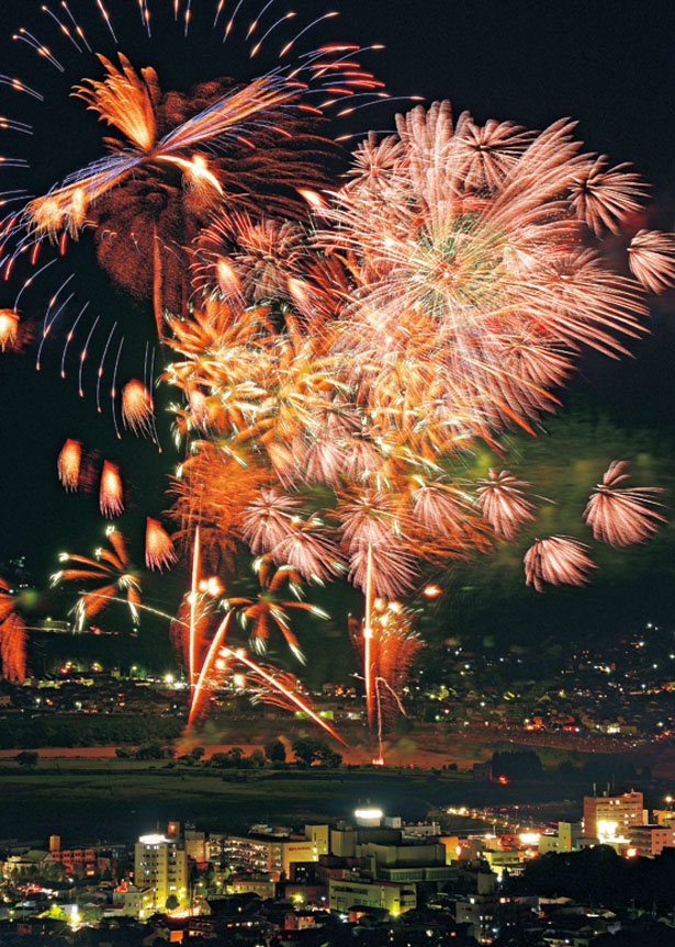 フィナーレを飾るのは「ウルトラ特大スターマイン」/亀岡平和祭保津川市民花火大会