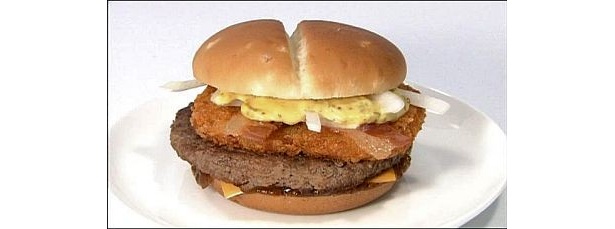 「アイダホバーガー」には、外はカリカリ、中はホクホクのハッシュポテトが入っている♪