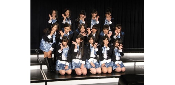 記念すべき初公演にはこの16名が選抜。見事なパフォーマンスを披露し、気合は十分！