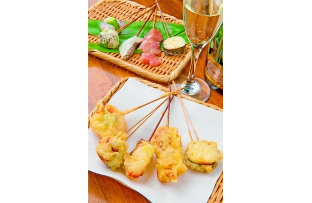 アレンジ系も続々！ ワンハンドで食べる“天串”の魅力