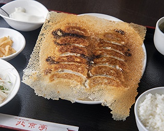 綱島「中華料理 北京亭」で名物の羽根付き焼き餃子を味わう