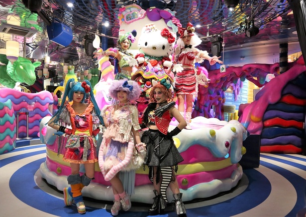 ハローキティ×原宿KAWAII MONSTER CAFE