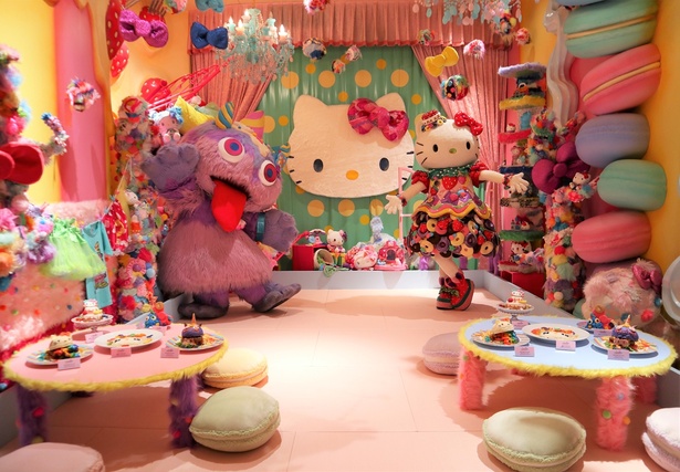ハローキティと原宿のKAWAII MONSTER CAFEが限定コラボ