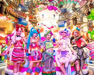 ハローキティと原宿のKAWAII MONSTER CAFEが限定コラボ！