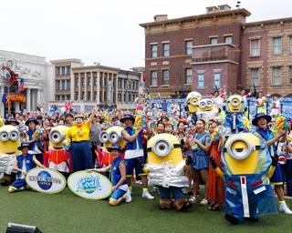 〈USJ〉ミニオンの新登場ショー＆夏のパレードで、 超絶クールに全身びしょ濡れに！