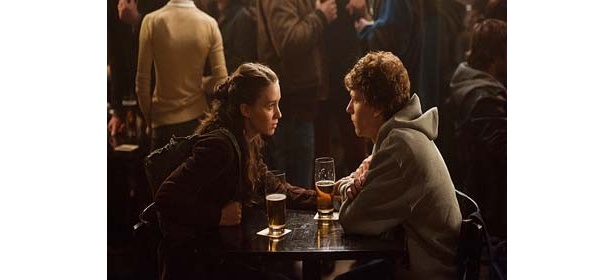 【画像】“新SNS映画”のひとコマ＆最新スマホ紹介