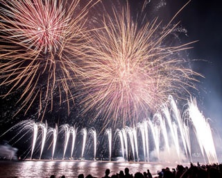 昼は多彩なイベント、夜は最新花火を満喫！「第41回芦屋サマーカーニバル」の観覧エリア情報