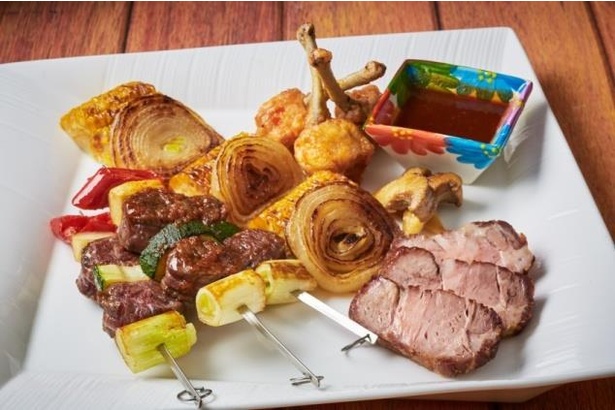 【写真を見る】メインは3種類の肉料理をそれぞれの調理法で