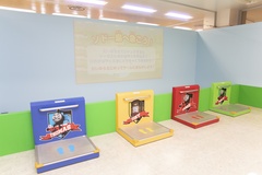 「ソドー島へ急ごう！」では、台の上に乗るとゲームがスタート。台の上でジャンプをして機関車を走らせよう
