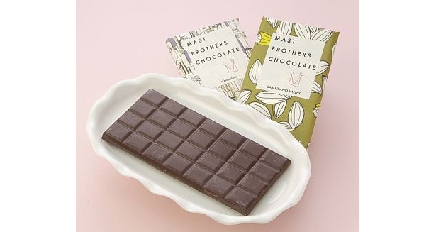 NYのアーティスト・マスト兄弟が製作した、センスあふれるパッケージの「マストブラザーズチョコレート」(1260円/マストブラザーズチョコレート)