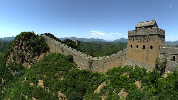 中国の万里の長城をはじめ、数々の名所を訪れる ※写真はスクリーンイメージ