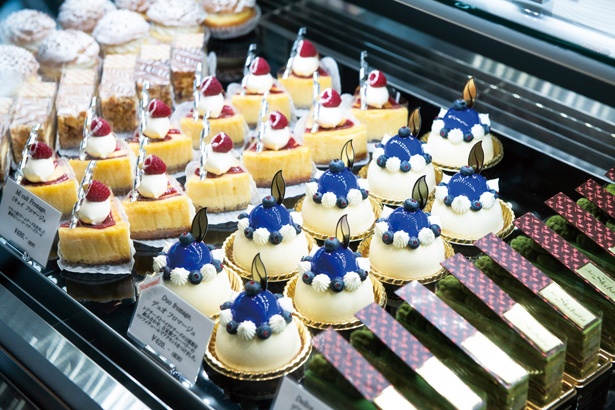 海外に10店舗以上展開する「シェ・シバタ」には色鮮やかなケーキがショーケースに並ぶ/「シェ・シバタ 名古屋」