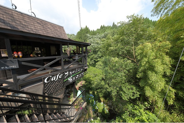 あまてらすの隠れcafé / 軽食メニューも多く、週末は多くの客でにぎわう