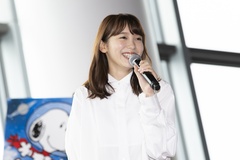 「いつもスヌーピーグッズを持ち歩いています」と飯豊