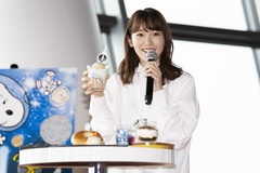 限定メニューを試食して「大人の味わい」とコメント