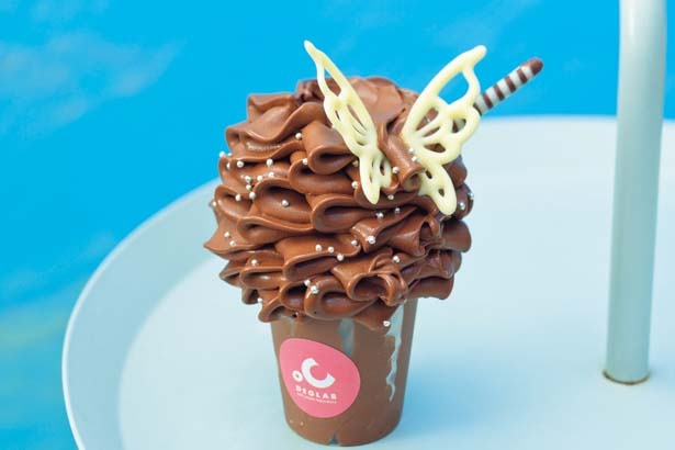 リッチチョコレート バタフライトッピング(650円)/ディグラボ ソフトクリーム研究所 なんば AKICHI店