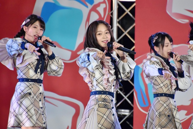 AKB48 チーム8「SUMMER STATION 音楽LIVE」太田奈緒さん(京都府)、行天優莉奈さん(香川県)、川原美咲さん(佐賀県)
