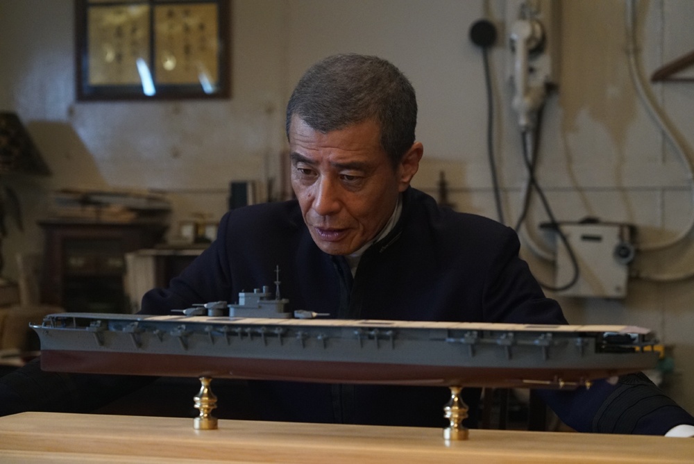 舘ひろし演じる海軍少将の山本五十六は建造反対派だが、思わずこの表情!