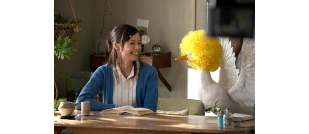 【写真】あのCMでおなじみのアヒルが新作でアフロヘアーに変身