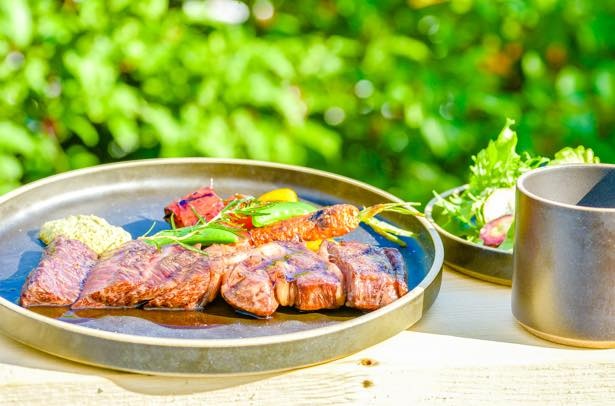 地元湘南の食材を使用した料理を堪能できる