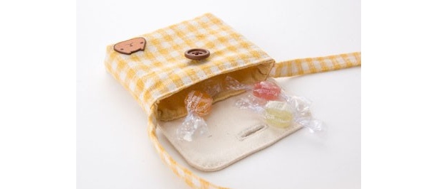 ポシェットの中にはモノが入れられる
