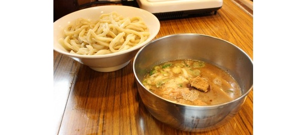 つけ麺・ラーメン フジヤマ55（名古屋市・中区）……究極の手切り手揉み超極太つけ麺（900円/1日5杯限定）