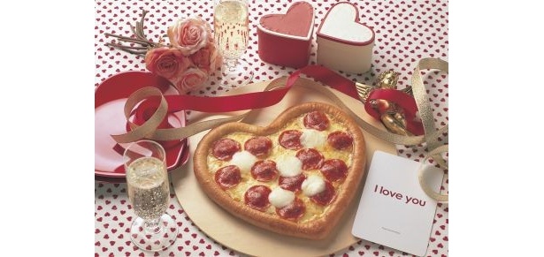 ドミノ・ピザ「ハッピーバレンタインピザ」（1300円）