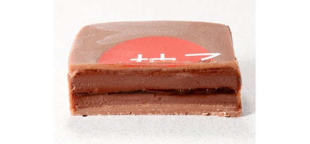 ユズ風味のミルクチョコガナッシュで、フルーティーなユズのジュレをサンドした「柚子」（アンスピラシオン・ジャポン）