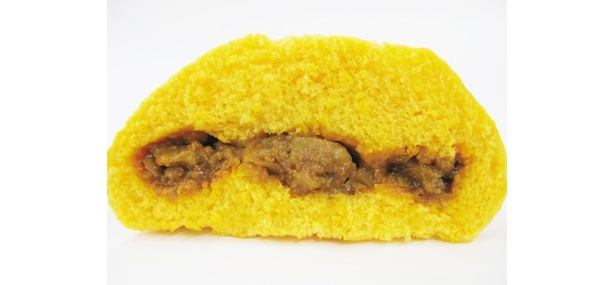 ラー油に、フライドガーリックや豆板醤などを使った「旨辛ラー油まん」(130円)
