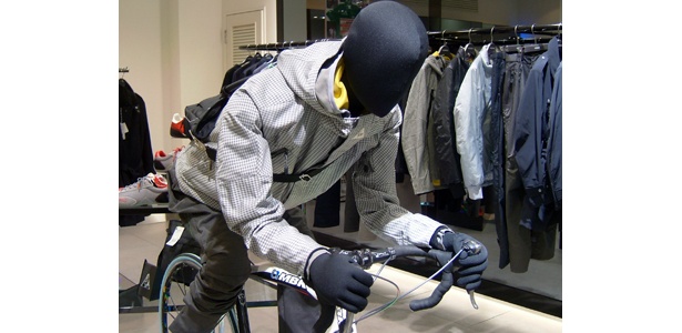 オフィスでも使える！自転車用通勤コートの実力