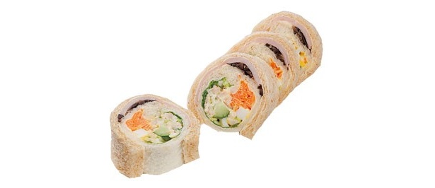 見た目が鮮やかで女性ウケしそう！　アンデルセンの｢恵方巻きのロールサンド(シュリンプ＆たまご)｣(399円)