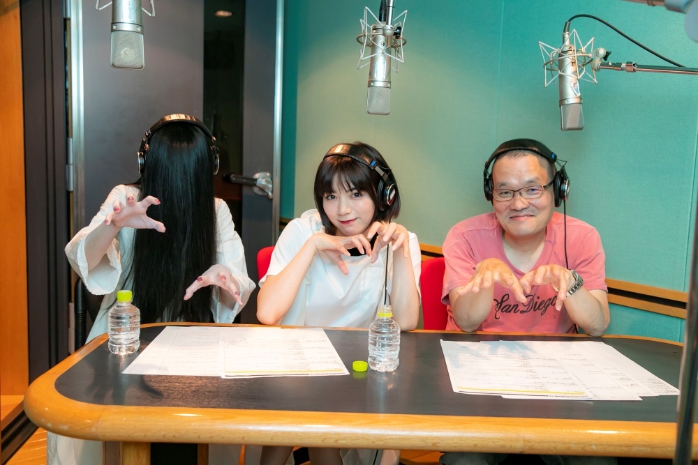 【写真を見る】貞子も応援に駆けつけた!池田エライザと中田秀夫監督によるオーディオ・コメンタリー収録現場