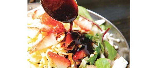 「隠れ家Dining 堀川小町」の「いちごチーズ鶏鍋」