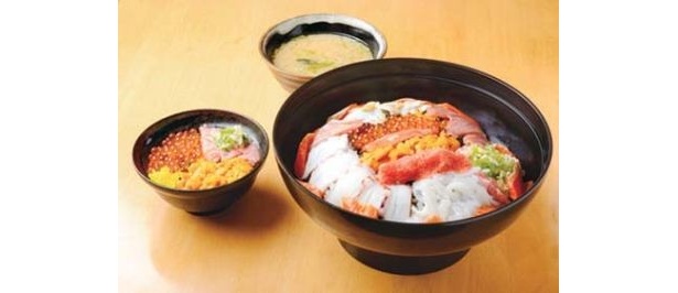 「海鮮丼 若狭家」(名古屋・矢場町)の「大漁海鮮丼」(3800円)は通常サイズの約7人分