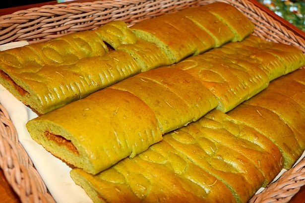 ホウレン草パンとキーマカレーで作った「焼きカリーパン」