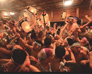 男たちの熱気を間近で体感　静岡県磐田市で天下の奇祭「見付天神裸祭」開催