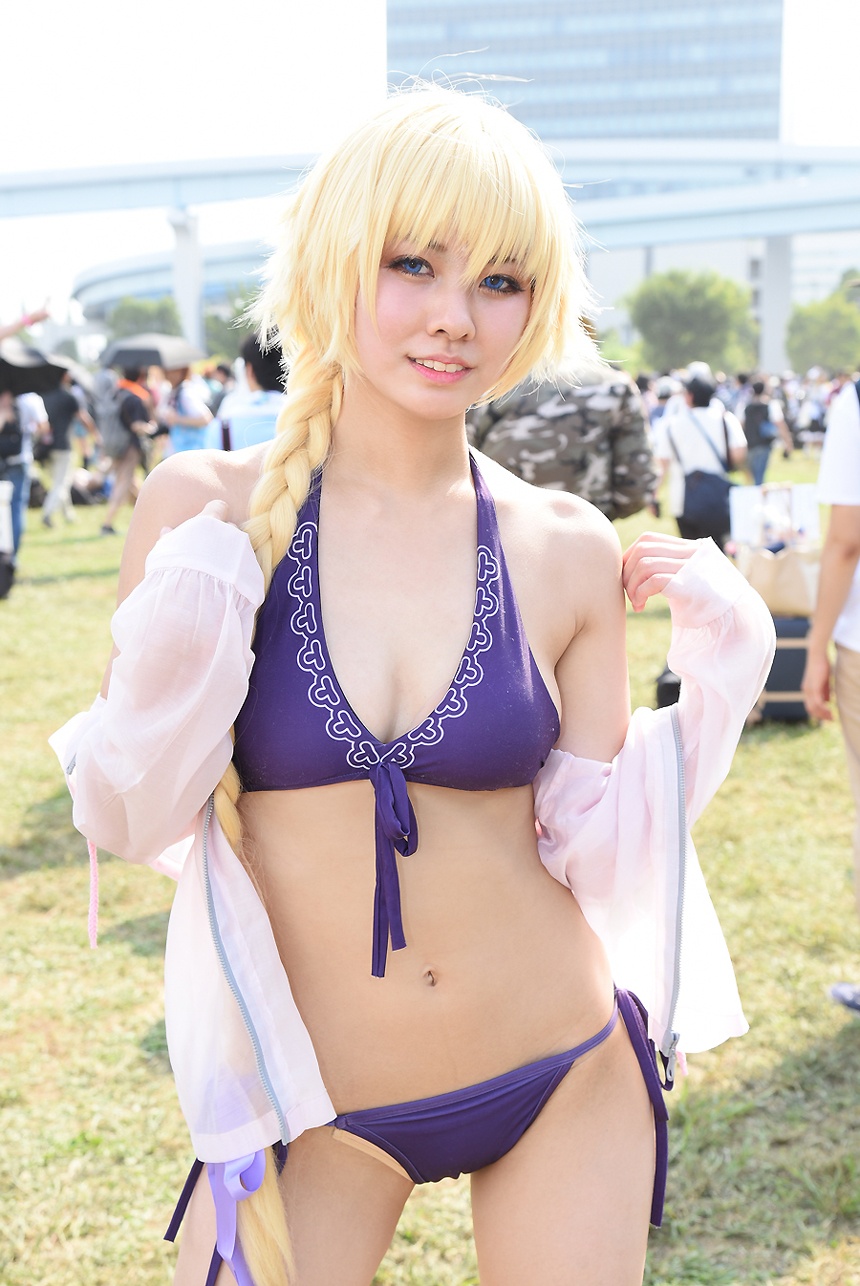 「Fate/Grand Order」のジャンヌ・ダルクに扮する るたぴさん