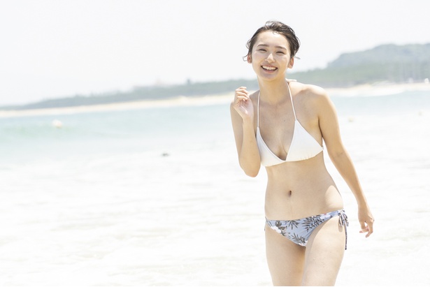 待望の初水着を披露！福岡期待の19才・岩田羽伽