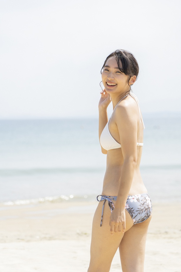 待望の初水着を披露！福岡期待の19才・岩田羽伽