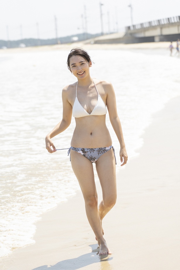 待望の初水着を披露！福岡期待の19才・岩田羽伽