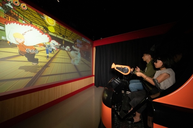 「3Dシューティングライド 科学忍具道場」の体験イメージ。“忍者ガン”で的を撃ってスコアを稼ごう