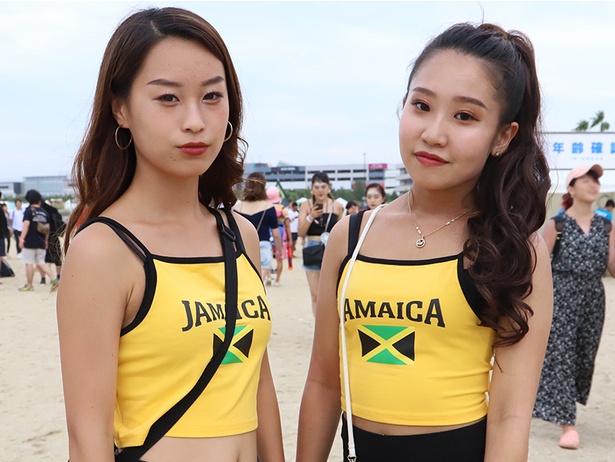 泉南樽井サザンビーチ(大阪府泉南市)で開かれた「第3回 大阪泉州夏祭り」で見つけたパリピ美女たち。