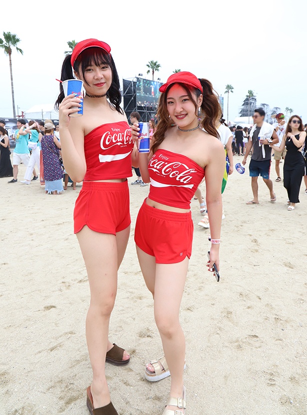 泉南樽井サザンビーチ(大阪府泉南市)で開かれた「第3回 大阪泉州夏祭り」で見つけたパリピ美女たち。