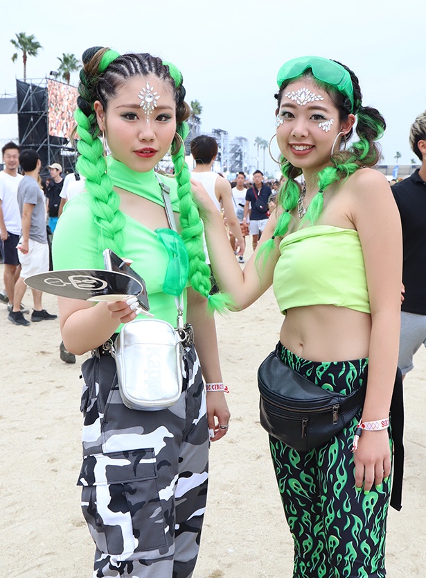 泉南樽井サザンビーチ(大阪府泉南市)で開かれた「第3回 大阪泉州夏祭り」で見つけたパリピ美女たち。