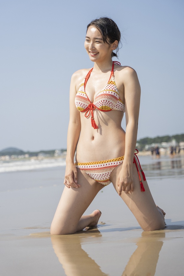 キュートな初水着にくびったけ！福岡期待の19才・岩田羽伽