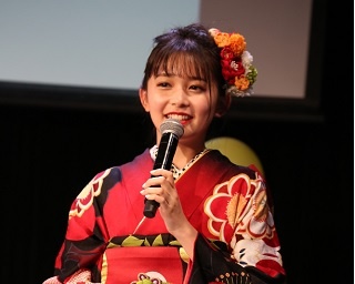 久間田琳加がデザイン＆プロデュースした振袖を着てファンに初披露