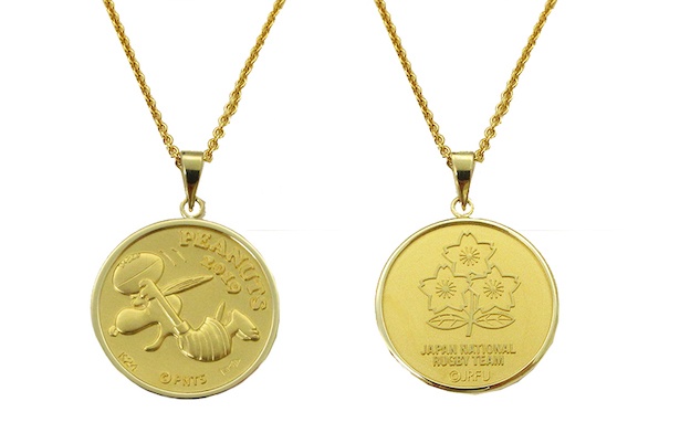 「ピーナッツ × ラグビー日本代表 純金メダルペンダント」(16万2000円) 