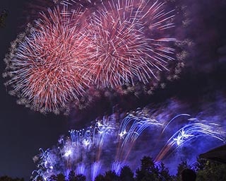音楽とシンクロする花火が必見の「いせさき花火大会」が群馬県伊勢崎市で開催